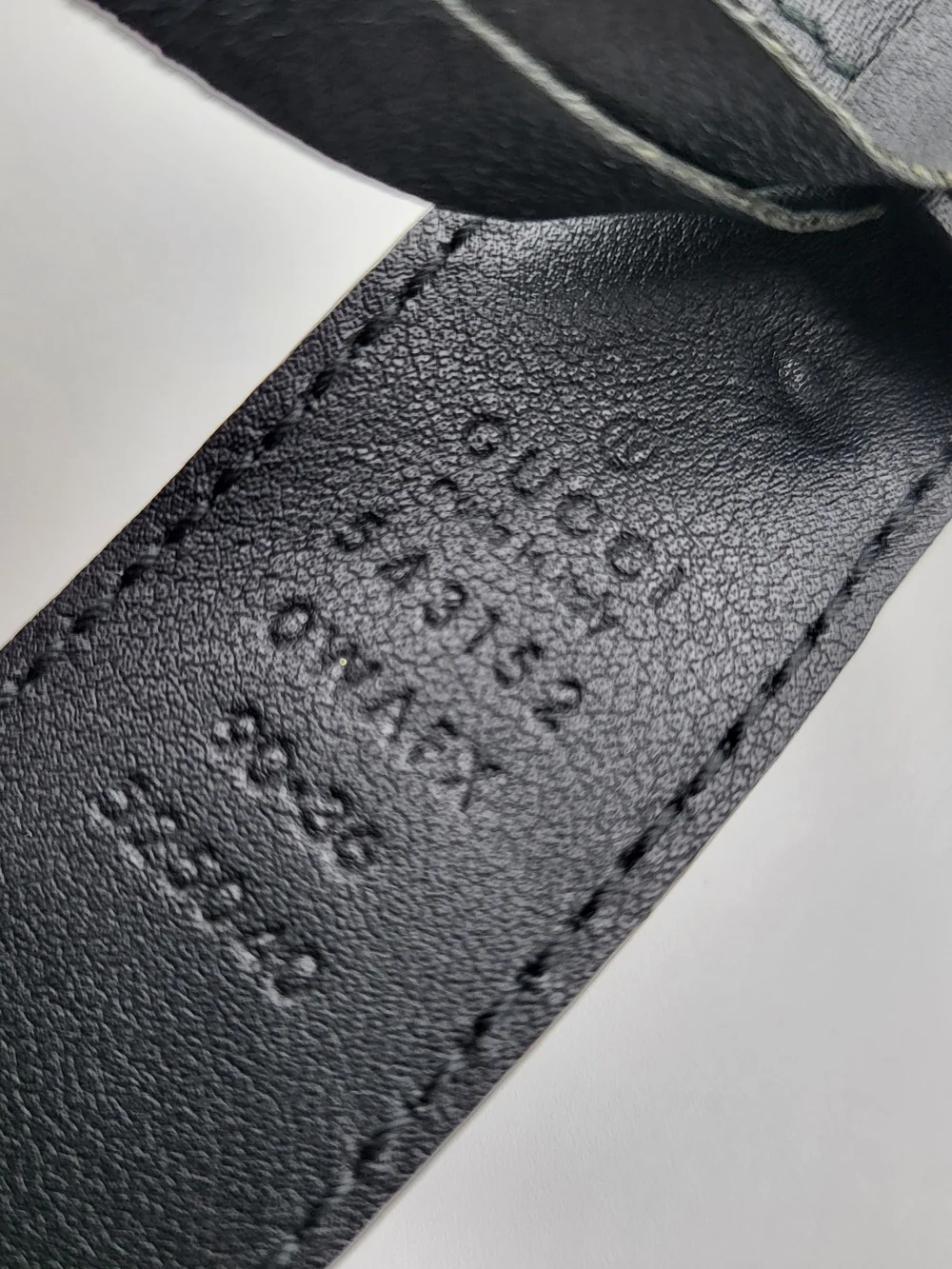 GUCCI Feline Tiger Head Buckle Leather Belt...Authentic.. - Picture 2 of 9